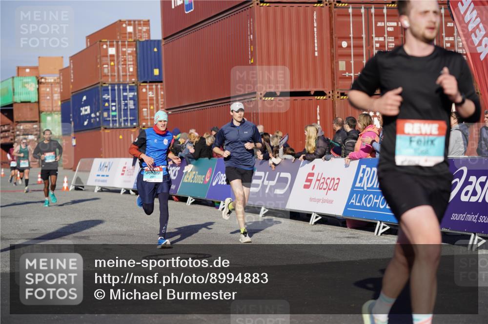 03.10.2025 - Köhlbrandbrückenlauf Michael Burmester http://msf.ph/oto/8994883 03.10.2025 09:56:54 Ziel 1050, 1068, 1086, 1196, 1275, 1550, 2844, 2955, 3205, 3270 meine-sportfotos.de