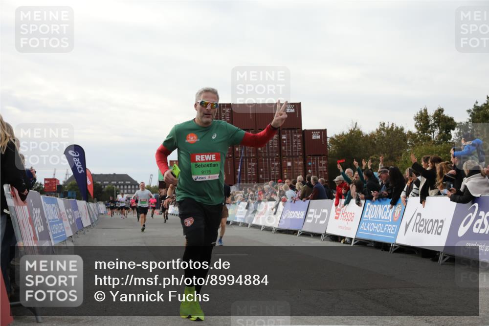 03.10.2025 - Köhlbrandbrückenlauf Yannick Fuchs http://msf.ph/oto/8994884 03.10.2025 16:04:53 Ziel 7006, 7132, 7168, 7222, 7270, 7425, 7513, 7568, 9176, 9584 meine-sportfotos.de