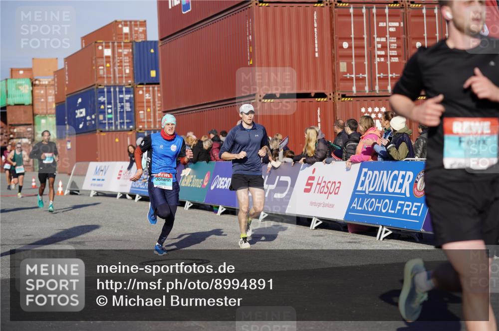 03.10.2025 - Köhlbrandbrückenlauf Michael Burmester http://msf.ph/oto/8994891 03.10.2025 09:56:54 Ziel 1050, 1068, 1086, 1196, 1275, 1550, 2844, 2955, 3205, 3270 meine-sportfotos.de