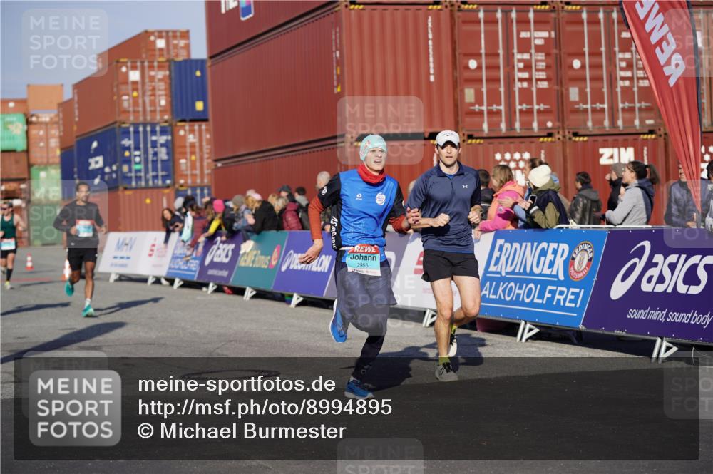03.10.2025 - Köhlbrandbrückenlauf Michael Burmester http://msf.ph/oto/8994895 03.10.2025 09:56:54 Ziel 1050, 1068, 1086, 1196, 1275, 1550, 2844, 2955, 3205, 3270 meine-sportfotos.de