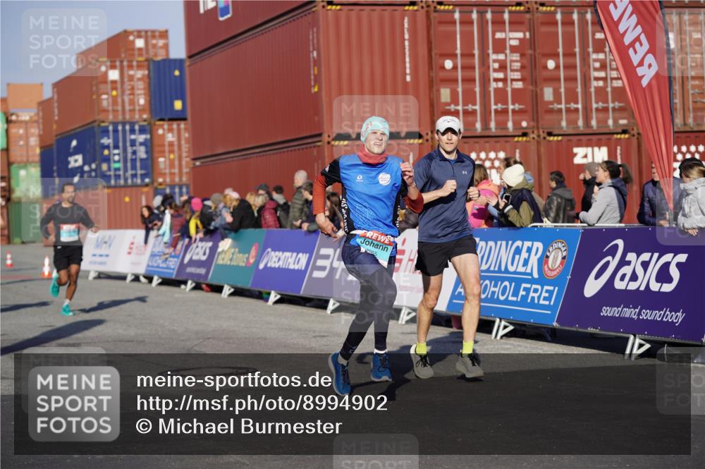 03.10.2025 - Köhlbrandbrückenlauf Michael Burmester http://msf.ph/oto/8994902 03.10.2025 09:56:54 Ziel 1050, 1068, 1086, 1196, 1275, 1550, 2844, 2955, 3205, 3270 meine-sportfotos.de