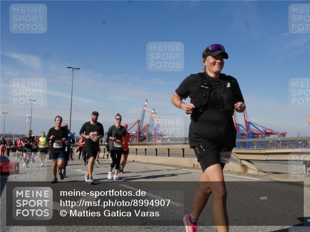 03.10.2025 - Köhlbrandbrückenlauf Matties Gatica Varas http://msf.ph/oto/8994907 03.10.2025 12:49:13 Position 2 4951 meine-sportfotos.de