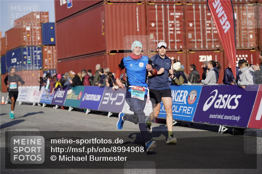 03.10.2025 - Köhlbrandbrückenlauf Michael Burmester http://msf.ph/oto/8994908 03.10.2025 09:56:55 Ziel 1050, 1068, 1086, 1196, 1275, 1550, 2844, 2955, 3205, 3270, 3414 meine-sportfotos.de