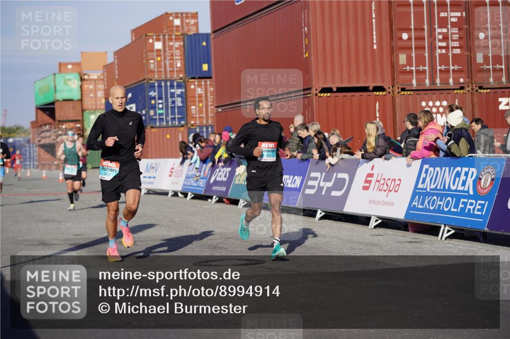 03.10.2025 - Köhlbrandbrückenlauf Michael Burmester http://msf.ph/oto/8994914 03.10.2025 09:56:56 Ziel 1068, 1086, 1196, 1275, 1550, 2844, 2955, 3205, 3270, 3414 meine-sportfotos.de