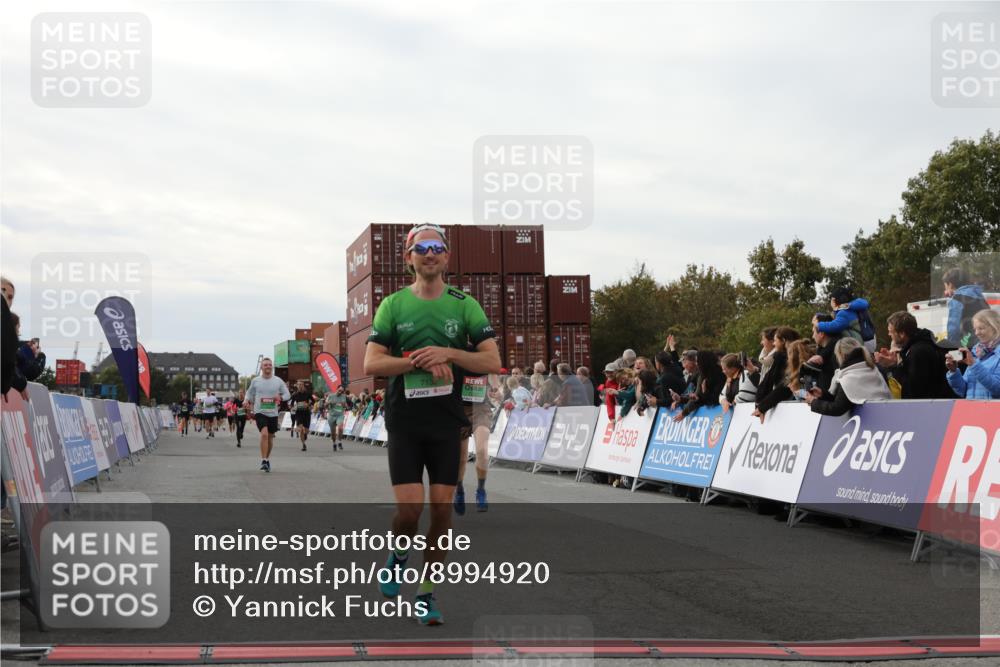 03.10.2025 - Köhlbrandbrückenlauf Yannick Fuchs http://msf.ph/oto/8994920 03.10.2025 16:04:54 Ziel 7006, 7132, 7168, 7222, 7270, 7428, 7568, 9176, 9584 meine-sportfotos.de