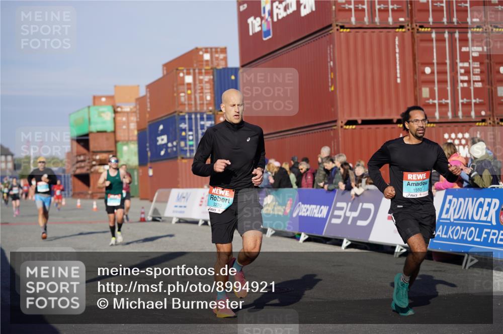 03.10.2025 - Köhlbrandbrückenlauf Michael Burmester http://msf.ph/oto/8994921 03.10.2025 09:56:57 Ziel 1068, 1086, 1196, 1275, 1550, 2844, 2955, 3205, 3270, 3414 meine-sportfotos.de