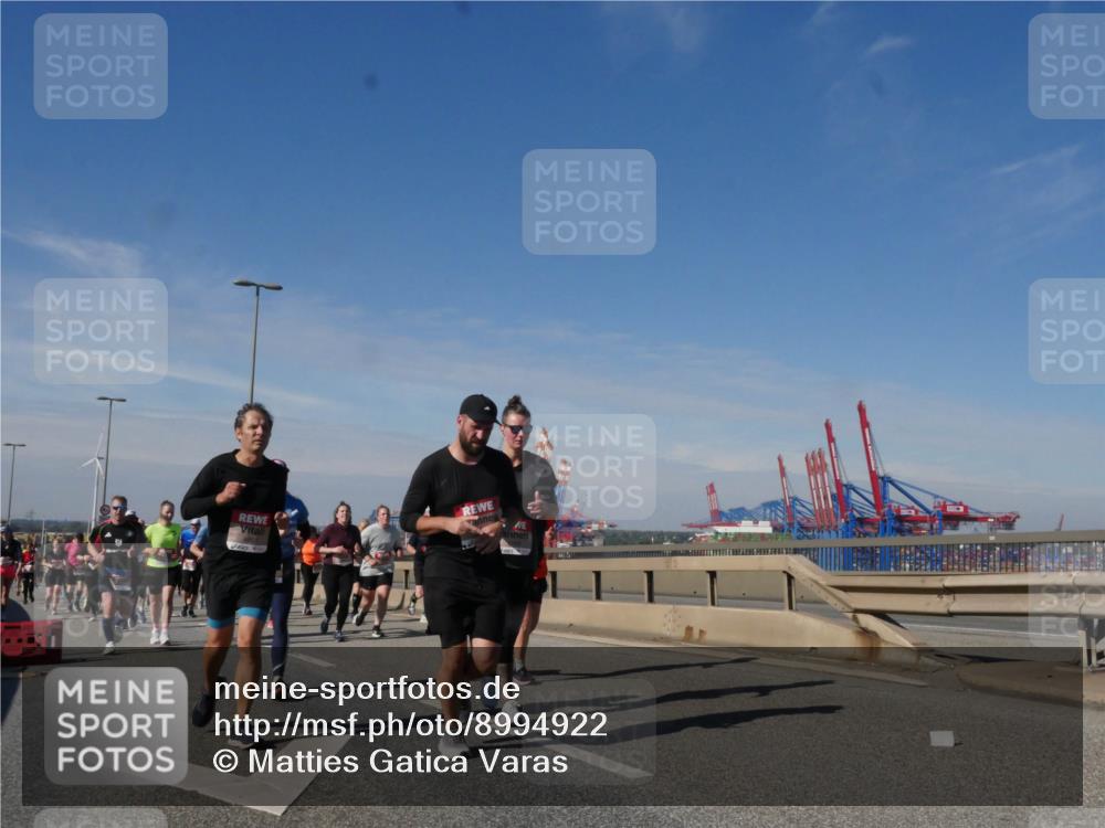 03.10.2025 - Köhlbrandbrückenlauf Matties Gatica Varas http://msf.ph/oto/8994922 03.10.2025 12:49:14 Position 2  meine-sportfotos.de