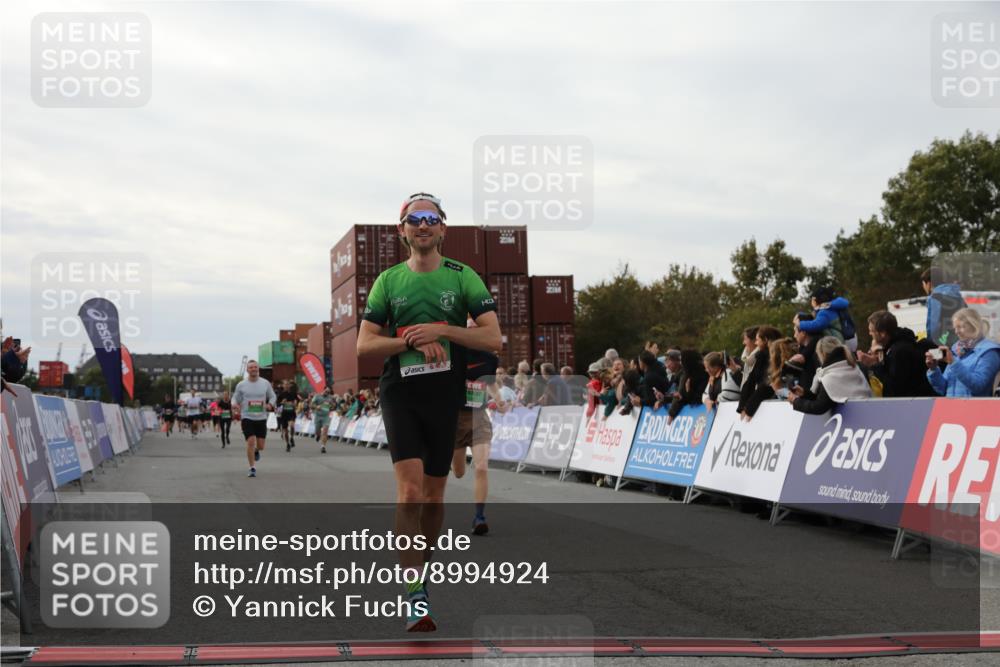 03.10.2025 - Köhlbrandbrückenlauf Yannick Fuchs http://msf.ph/oto/8994924 03.10.2025 16:04:54 Ziel 7006, 7132, 7168, 7222, 7270, 7428, 7568, 9176, 9584 meine-sportfotos.de