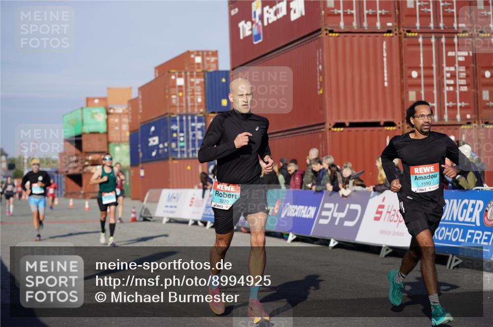 03.10.2025 - Köhlbrandbrückenlauf Michael Burmester http://msf.ph/oto/8994925 03.10.2025 09:56:57 Ziel 1068, 1086, 1196, 1275, 1550, 2844, 2955, 3205, 3270, 3414 meine-sportfotos.de