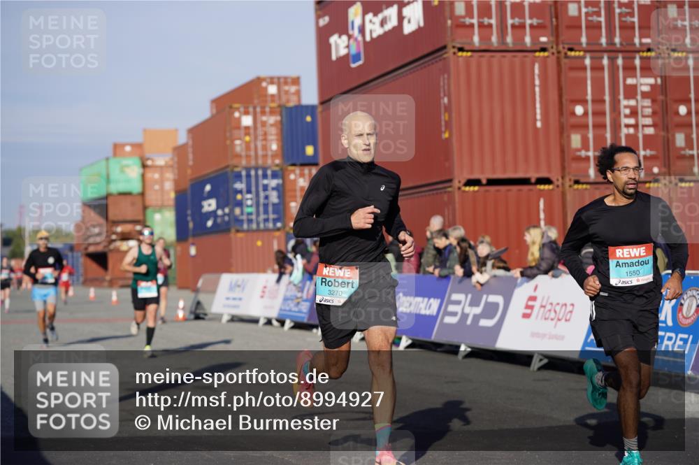 03.10.2025 - Köhlbrandbrückenlauf Michael Burmester http://msf.ph/oto/8994927 03.10.2025 09:56:57 Ziel 1068, 1086, 1196, 1275, 1550, 2844, 2955, 3205, 3270, 3414 meine-sportfotos.de