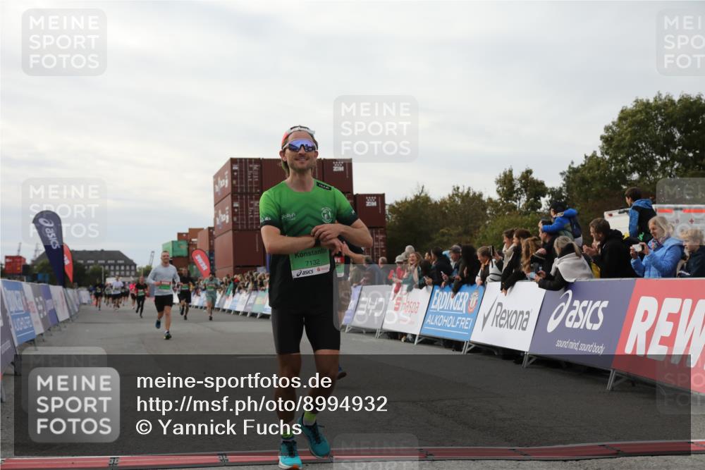 03.10.2025 - Köhlbrandbrückenlauf Yannick Fuchs http://msf.ph/oto/8994932 03.10.2025 16:04:54 Ziel 7006, 7132, 7168, 7222, 7270, 7428, 7568, 9176, 9584 meine-sportfotos.de
