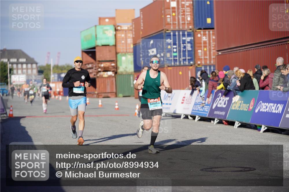 03.10.2025 - Köhlbrandbrückenlauf Michael Burmester http://msf.ph/oto/8994934 03.10.2025 09:56:59 Ziel 1068, 1090, 1196, 1550, 2955, 3205, 3270, 3414 meine-sportfotos.de