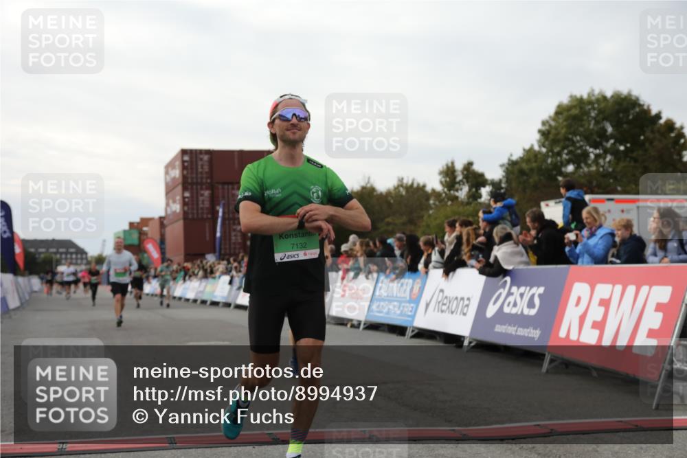 03.10.2025 - Köhlbrandbrückenlauf Yannick Fuchs http://msf.ph/oto/8994937 03.10.2025 16:04:55 Ziel 7006, 7132, 7168, 7222, 7270, 7428, 7568, 9176, 9584 meine-sportfotos.de