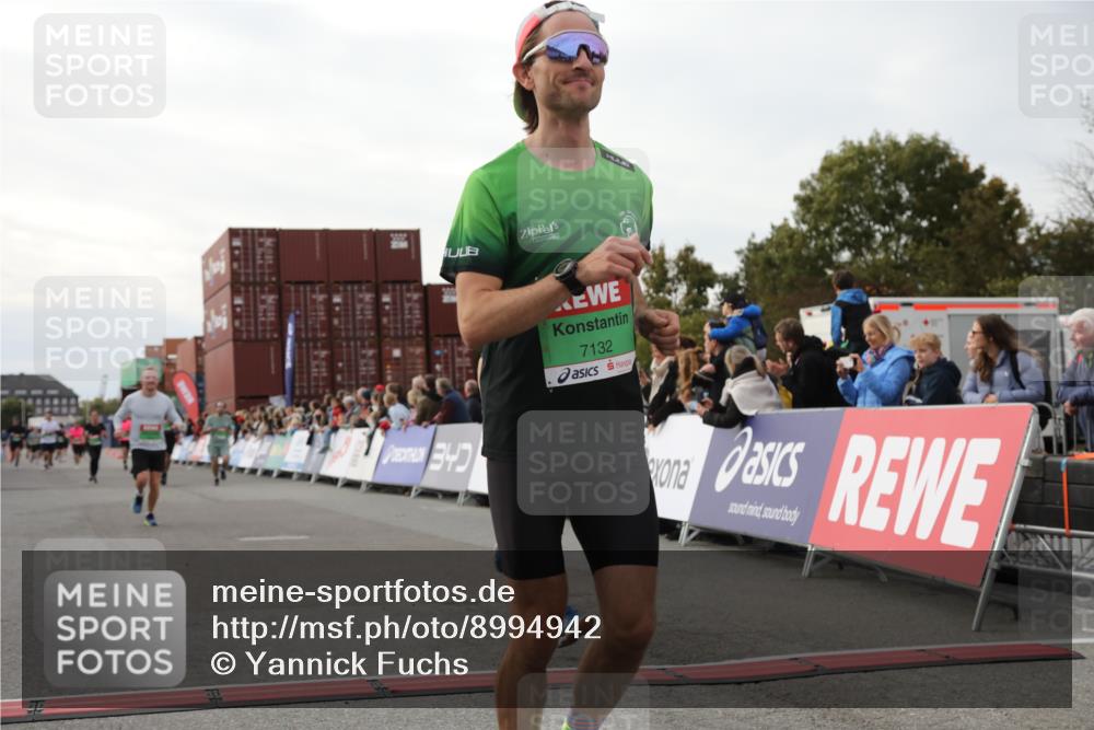 03.10.2025 - Köhlbrandbrückenlauf Yannick Fuchs http://msf.ph/oto/8994942 03.10.2025 16:04:55 Ziel 7006, 7132, 7168, 7222, 7270, 7428, 7568, 9176, 9584 meine-sportfotos.de
