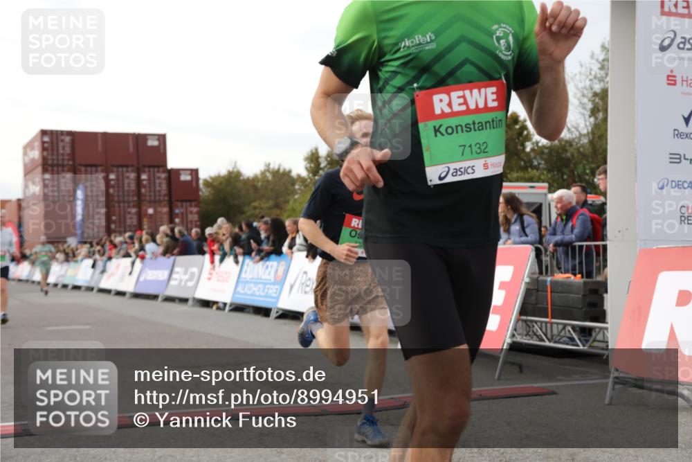 03.10.2025 - Köhlbrandbrückenlauf Yannick Fuchs http://msf.ph/oto/8994951 03.10.2025 16:04:56 Ziel 7132, 7168, 7222, 7270, 7428, 9176, 9584 meine-sportfotos.de