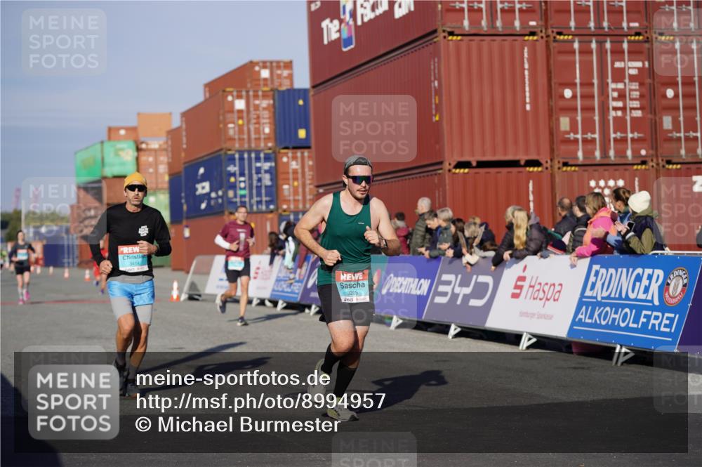 03.10.2025 - Köhlbrandbrückenlauf Michael Burmester http://msf.ph/oto/8994957 03.10.2025 09:57:00 Ziel 1068, 1090, 1196, 1550, 2955, 3205, 3270, 3414 meine-sportfotos.de