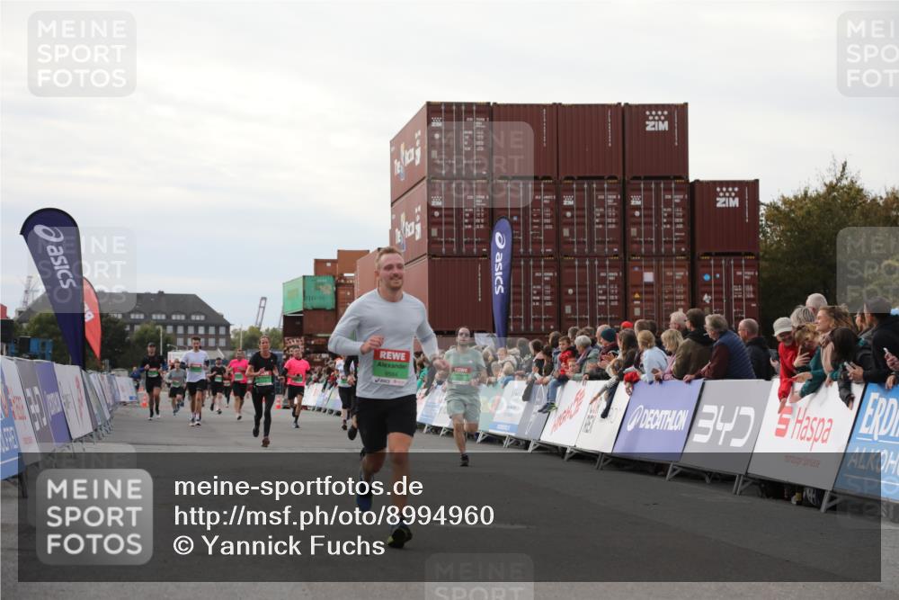03.10.2025 - Köhlbrandbrückenlauf Yannick Fuchs http://msf.ph/oto/8994960 03.10.2025 16:04:56 Ziel 7132, 7168, 7222, 7270, 7428, 9176, 9584 meine-sportfotos.de