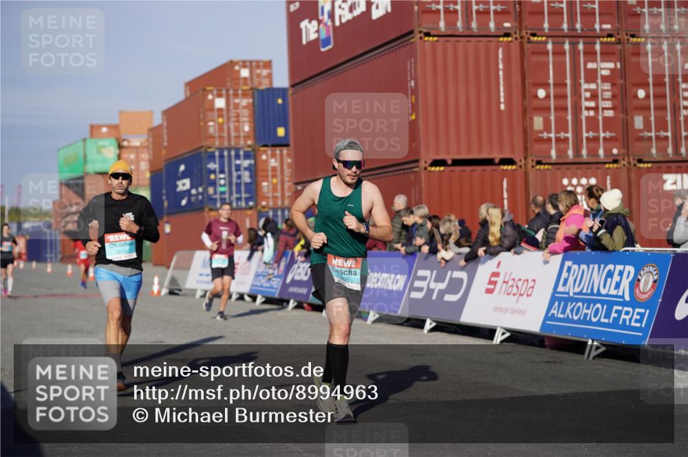 03.10.2025 - Köhlbrandbrückenlauf Michael Burmester http://msf.ph/oto/8994963 03.10.2025 09:57:00 Ziel 1068, 1090, 1196, 1550, 2955, 3205, 3270, 3414 meine-sportfotos.de