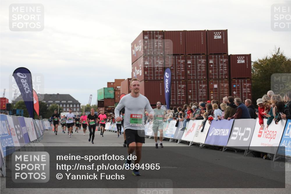 03.10.2025 - Köhlbrandbrückenlauf Yannick Fuchs http://msf.ph/oto/8994965 03.10.2025 16:04:57 Ziel 7132, 7168, 7222, 7270, 7428, 7448, 9584 meine-sportfotos.de