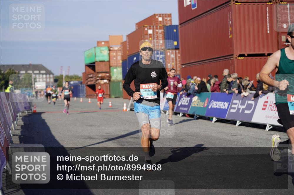 03.10.2025 - Köhlbrandbrückenlauf Michael Burmester http://msf.ph/oto/8994968 03.10.2025 09:57:01 Ziel 1090, 1196, 1258, 1550, 2955, 3205, 3270, 3414 meine-sportfotos.de