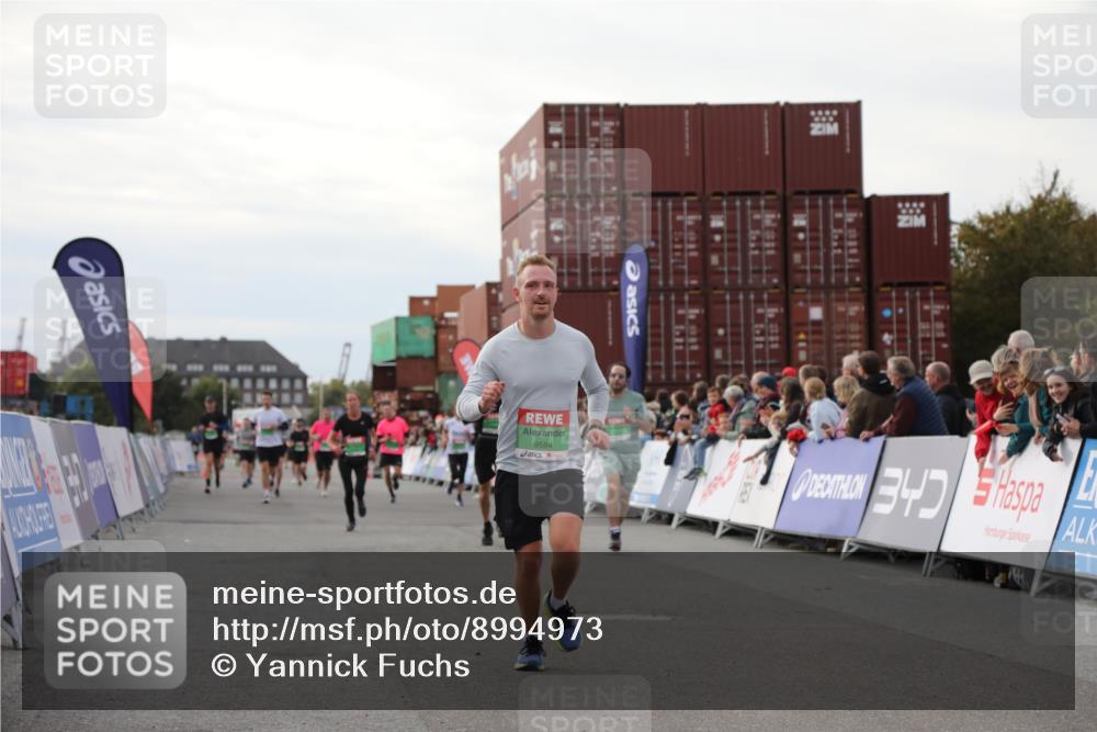 03.10.2025 - Köhlbrandbrückenlauf Yannick Fuchs http://msf.ph/oto/8994973 03.10.2025 16:04:57 Ziel 7132, 7168, 7222, 7270, 7428, 7448, 9584 meine-sportfotos.de