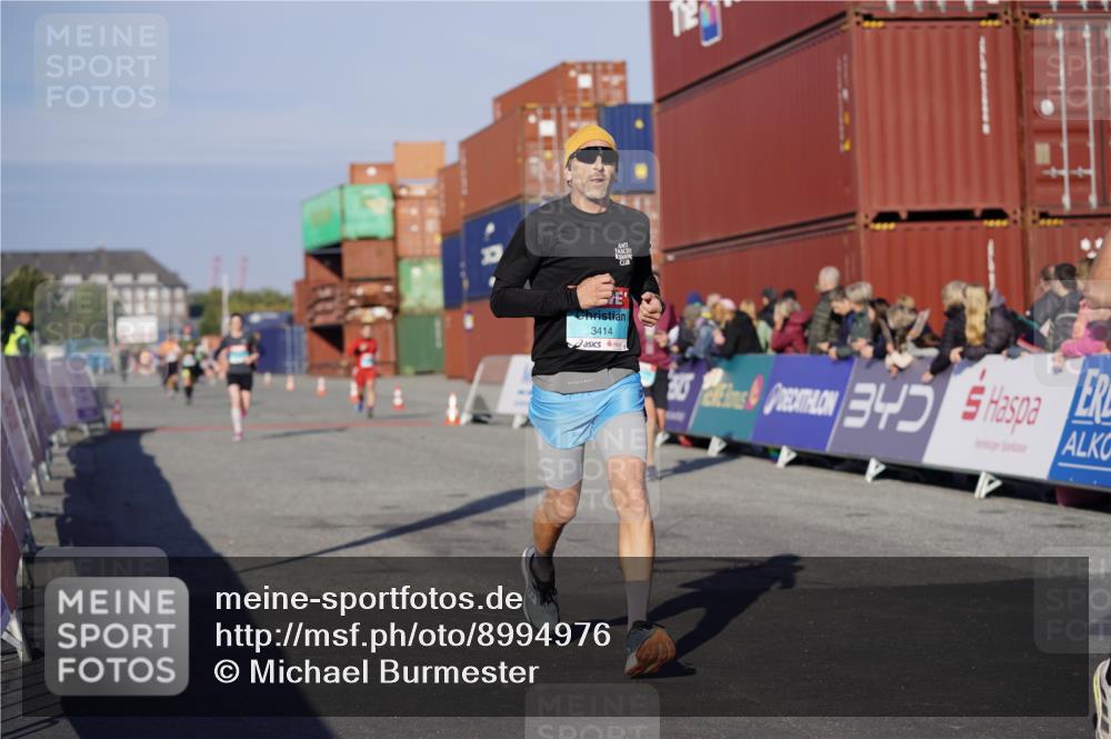 03.10.2025 - Köhlbrandbrückenlauf Michael Burmester http://msf.ph/oto/8994976 03.10.2025 09:57:01 Ziel 1090, 1196, 1258, 1550, 2955, 3205, 3270, 3414 meine-sportfotos.de