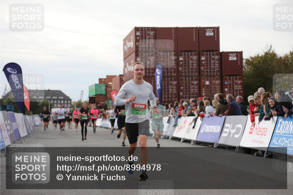 03.10.2025 - Köhlbrandbrückenlauf Yannick Fuchs http://msf.ph/oto/8994978 03.10.2025 16:04:57 Ziel 7132, 7168, 7222, 7270, 7428, 7448, 9584 meine-sportfotos.de