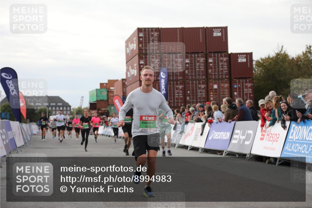 03.10.2025 - Köhlbrandbrückenlauf Yannick Fuchs http://msf.ph/oto/8994983 03.10.2025 16:04:57 Ziel 7132, 7168, 7222, 7270, 7428, 7448, 9584 meine-sportfotos.de