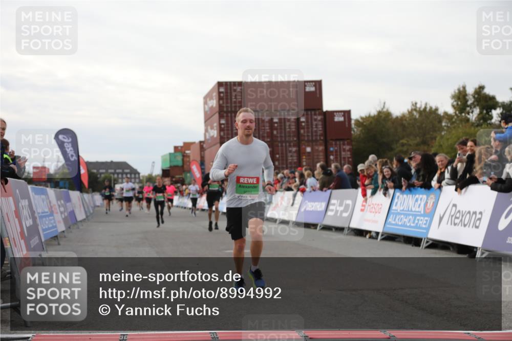 03.10.2025 - Köhlbrandbrückenlauf Yannick Fuchs http://msf.ph/oto/8994992 03.10.2025 16:04:58 Ziel 7132, 7168, 7222, 7270, 7428, 7448, 7772, 9584 meine-sportfotos.de