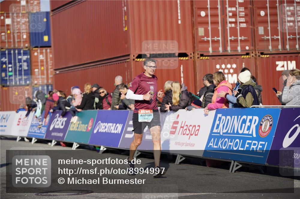 03.10.2025 - Köhlbrandbrückenlauf Michael Burmester http://msf.ph/oto/8994997 03.10.2025 09:57:03 Ziel 1090, 1258, 1550, 3205, 3270, 3414 meine-sportfotos.de
