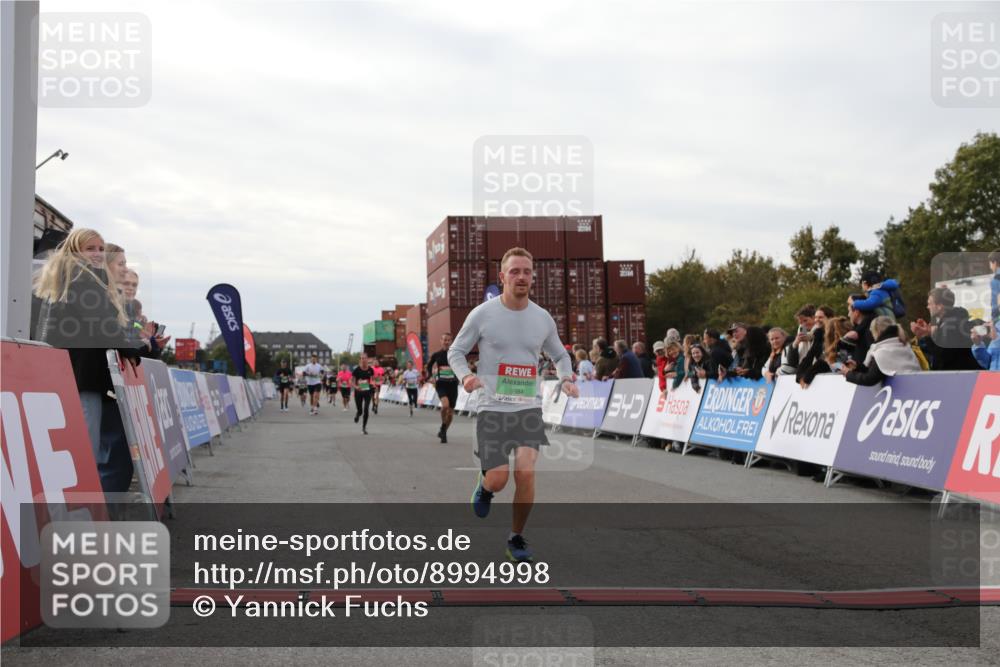 03.10.2025 - Köhlbrandbrückenlauf Yannick Fuchs http://msf.ph/oto/8994998 03.10.2025 16:04:58 Ziel 7132, 7168, 7222, 7270, 7428, 7448, 7772, 9584 meine-sportfotos.de