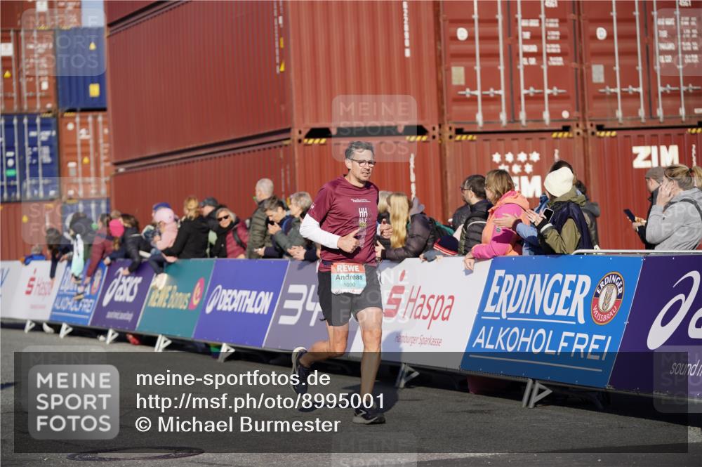 03.10.2025 - Köhlbrandbrückenlauf Michael Burmester http://msf.ph/oto/8995001 03.10.2025 09:57:03 Ziel 1090, 1258, 1550, 3205, 3270, 3414 meine-sportfotos.de