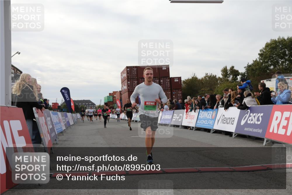 03.10.2025 - Köhlbrandbrückenlauf Yannick Fuchs http://msf.ph/oto/8995003 03.10.2025 16:04:58 Ziel 7132, 7168, 7222, 7270, 7428, 7448, 7772, 9584 meine-sportfotos.de