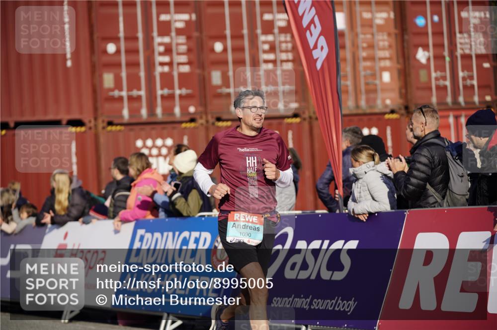 03.10.2025 - Köhlbrandbrückenlauf Michael Burmester http://msf.ph/oto/8995005 03.10.2025 09:57:04 Ziel 1090, 1258, 1550, 3205, 3270, 3414, 3705 meine-sportfotos.de