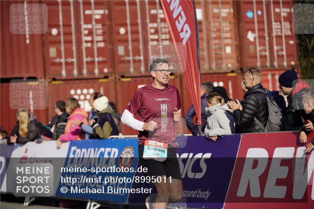 03.10.2025 - Köhlbrandbrückenlauf Michael Burmester http://msf.ph/oto/8995011 03.10.2025 09:57:04 Ziel 1090, 1258, 1550, 3205, 3270, 3414, 3705 meine-sportfotos.de