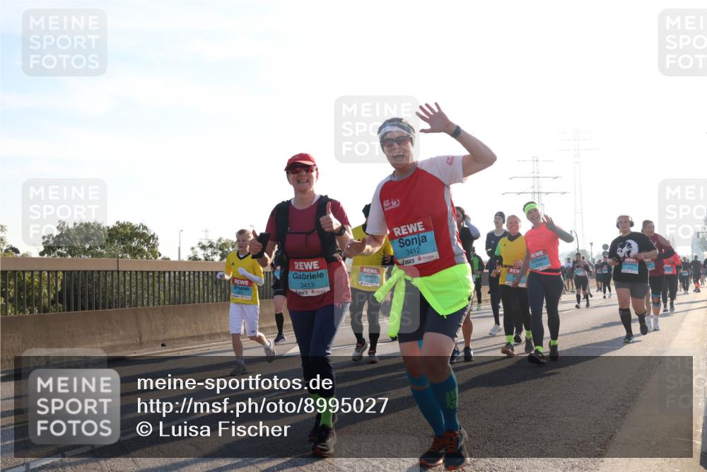 03.10.2025 - Köhlbrandbrückenlauf Luisa Fischer http://msf.ph/oto/8995027 03.10.2025 10:24:51 Position 3 3413, 3412 meine-sportfotos.de