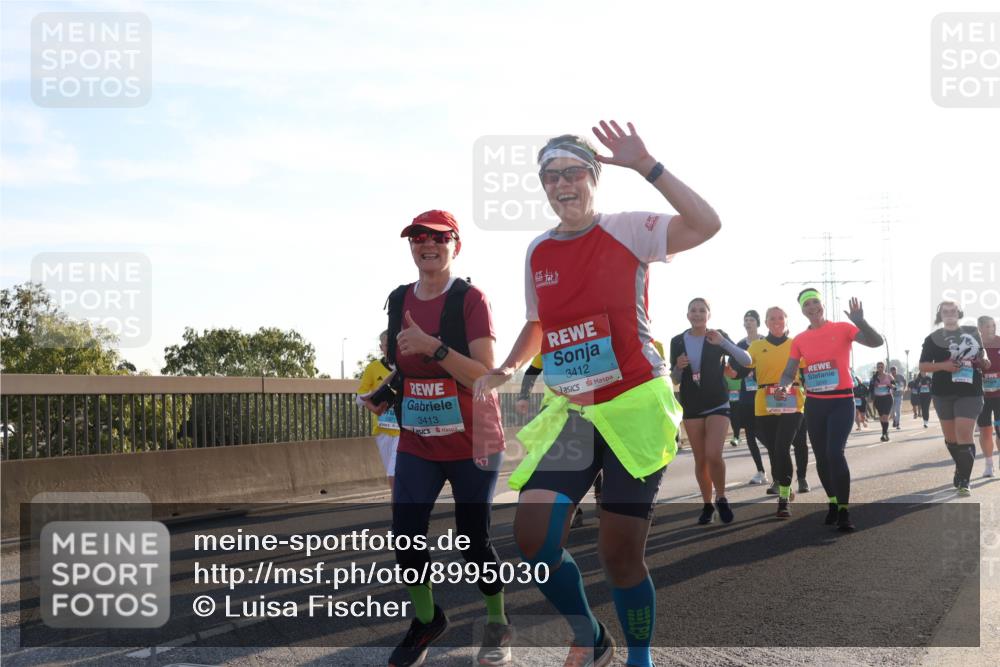 03.10.2025 - Köhlbrandbrückenlauf Luisa Fischer http://msf.ph/oto/8995030 03.10.2025 10:24:52 Position 3 3413, 3412 meine-sportfotos.de
