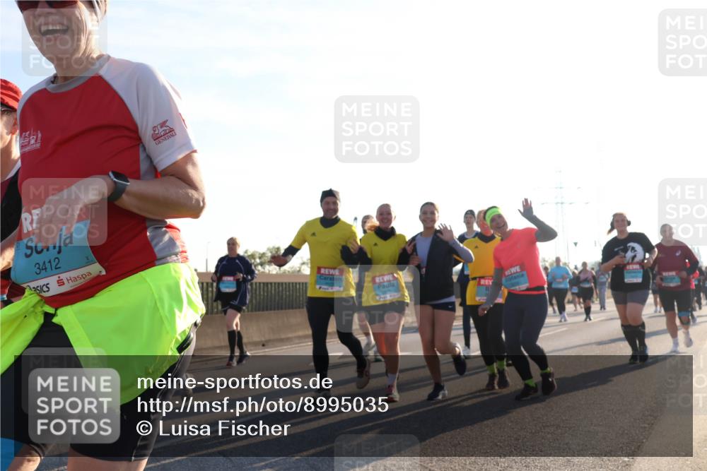 03.10.2025 - Köhlbrandbrückenlauf Luisa Fischer http://msf.ph/oto/8995035 03.10.2025 10:24:52 Position 3 40, 3412, 15553 meine-sportfotos.de