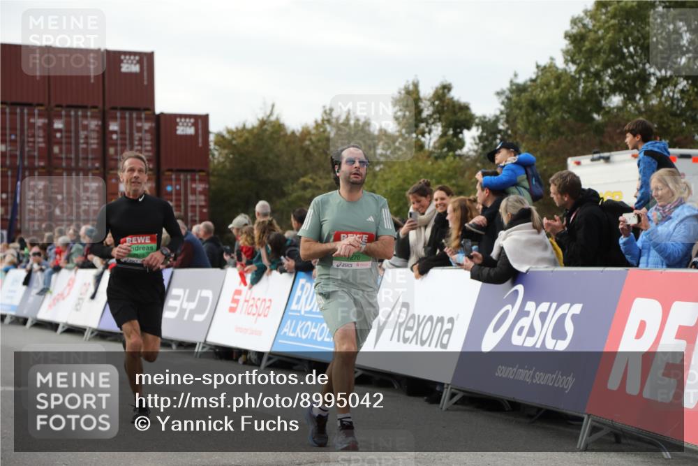 03.10.2025 - Köhlbrandbrückenlauf Yannick Fuchs http://msf.ph/oto/8995042 03.10.2025 16:05:00 Ziel 7168, 7221, 7239, 7270, 7428, 7448, 7772, 8779, 9191, 9584 meine-sportfotos.de