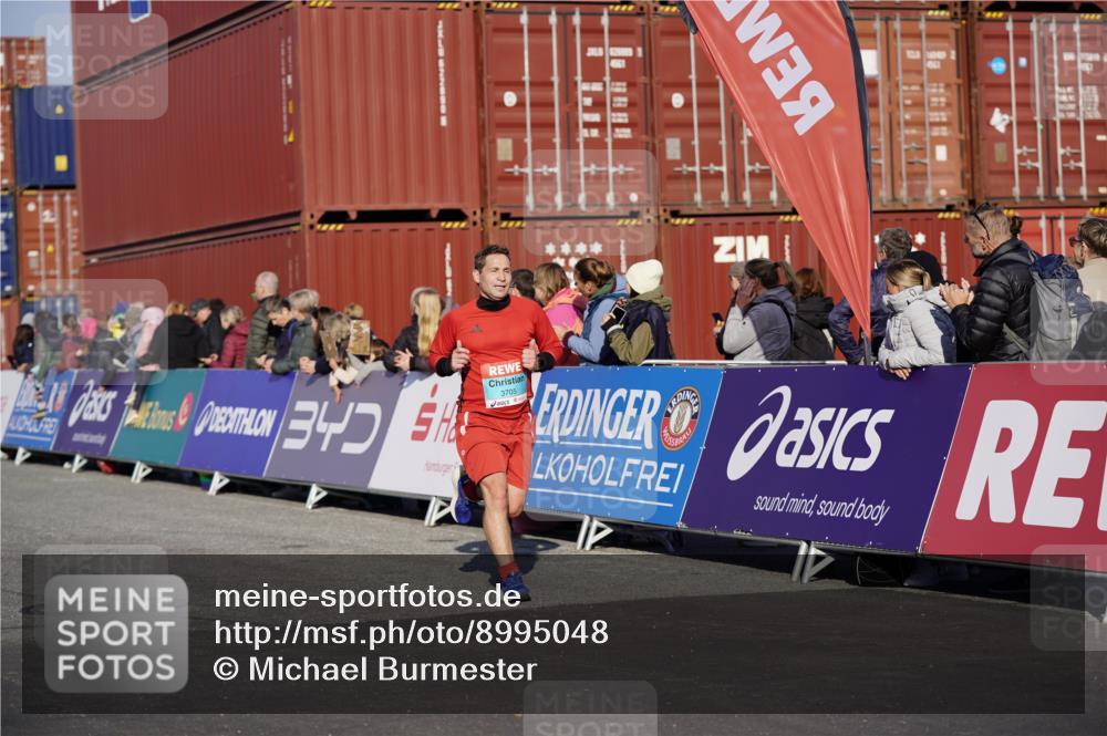 03.10.2025 - Köhlbrandbrückenlauf Michael Burmester http://msf.ph/oto/8995048 03.10.2025 09:57:08 Ziel 1090, 1180, 1258, 3705 meine-sportfotos.de
