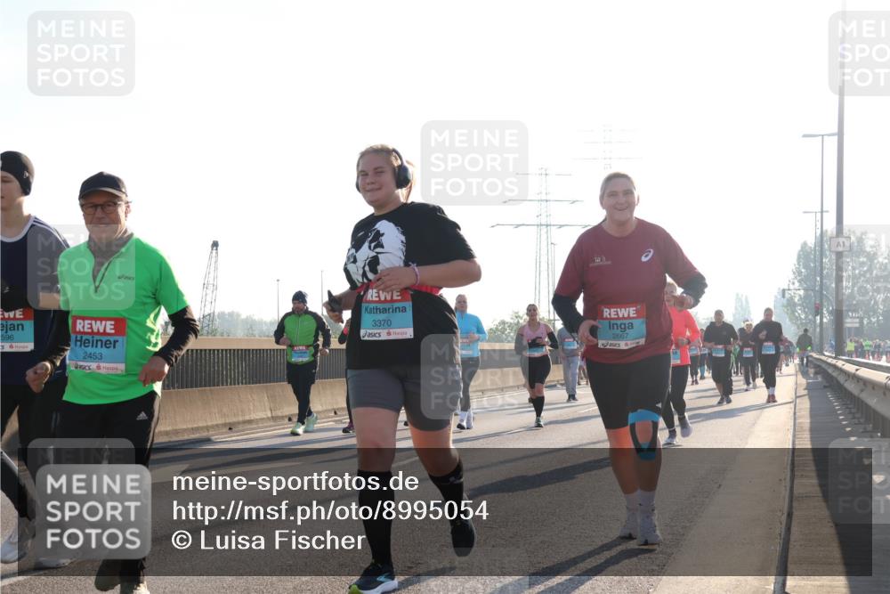 03.10.2025 - Köhlbrandbrückenlauf Luisa Fischer http://msf.ph/oto/8995054 03.10.2025 10:24:55 Position 3 2596, 2453, 3370, 2667, 1 meine-sportfotos.de