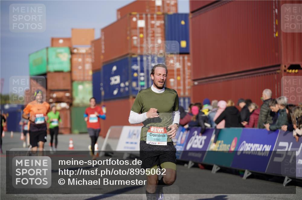 03.10.2025 - Köhlbrandbrückenlauf Michael Burmester http://msf.ph/oto/8995062 03.10.2025 09:57:12 Ziel 1101, 1180, 1258, 3518, 3705 meine-sportfotos.de