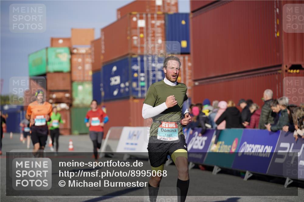 03.10.2025 - Köhlbrandbrückenlauf Michael Burmester http://msf.ph/oto/8995068 03.10.2025 09:57:12 Ziel 1101, 1180, 1258, 3518, 3705 meine-sportfotos.de