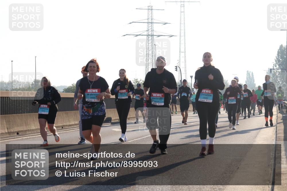 03.10.2025 - Köhlbrandbrückenlauf Luisa Fischer http://msf.ph/oto/8995093 03.10.2025 10:25:00 Position 3 3319, 2936, 2636, 2606 meine-sportfotos.de