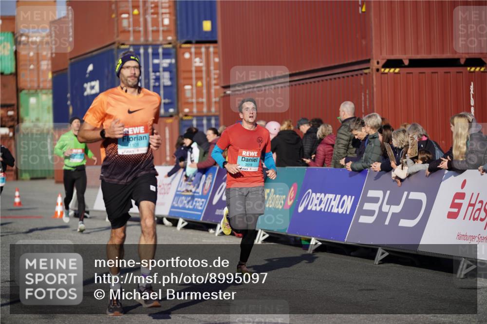 03.10.2025 - Köhlbrandbrückenlauf Michael Burmester http://msf.ph/oto/8995097 03.10.2025 09:57:15 Ziel 1010, 1101, 1180, 2708, 2760, 3518, 3705 meine-sportfotos.de