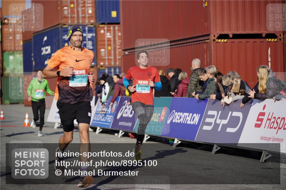 03.10.2025 - Köhlbrandbrückenlauf Michael Burmester http://msf.ph/oto/8995100 03.10.2025 09:57:15 Ziel 1010, 1101, 1180, 2708, 2760, 3518, 3705 meine-sportfotos.de