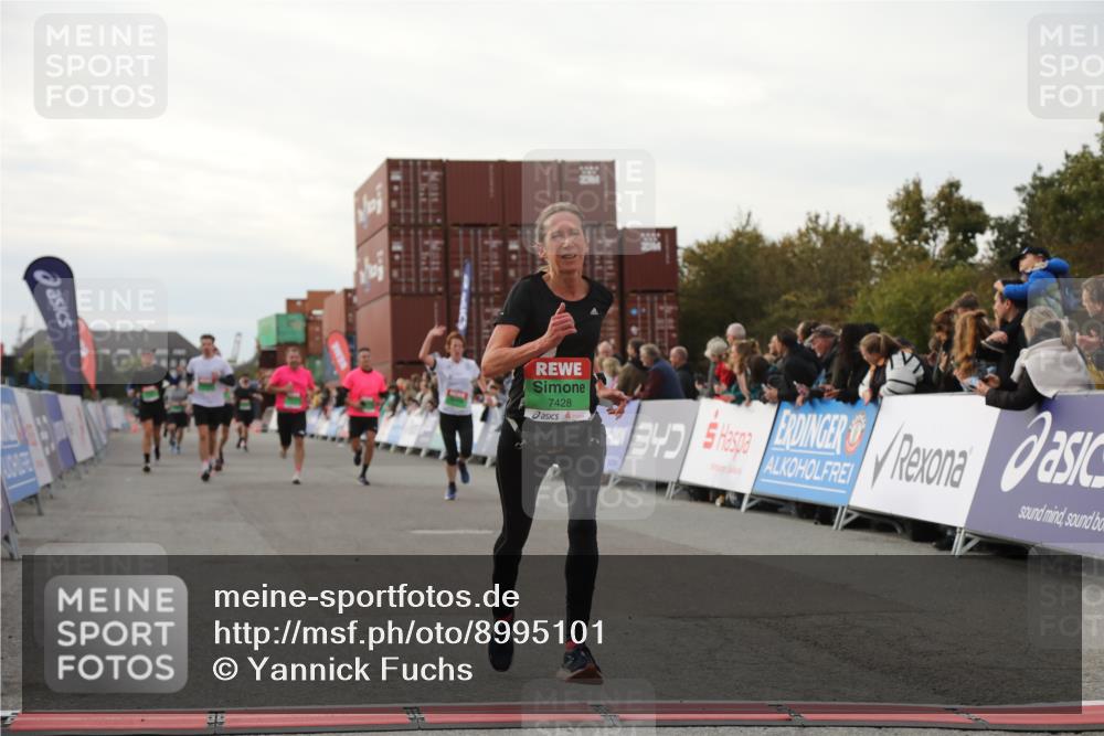 03.10.2025 - Köhlbrandbrückenlauf Yannick Fuchs http://msf.ph/oto/8995101 03.10.2025 16:05:02 Ziel 7168, 7221, 7239, 7270, 7428, 7448, 7772, 8779, 9191, 9584 meine-sportfotos.de