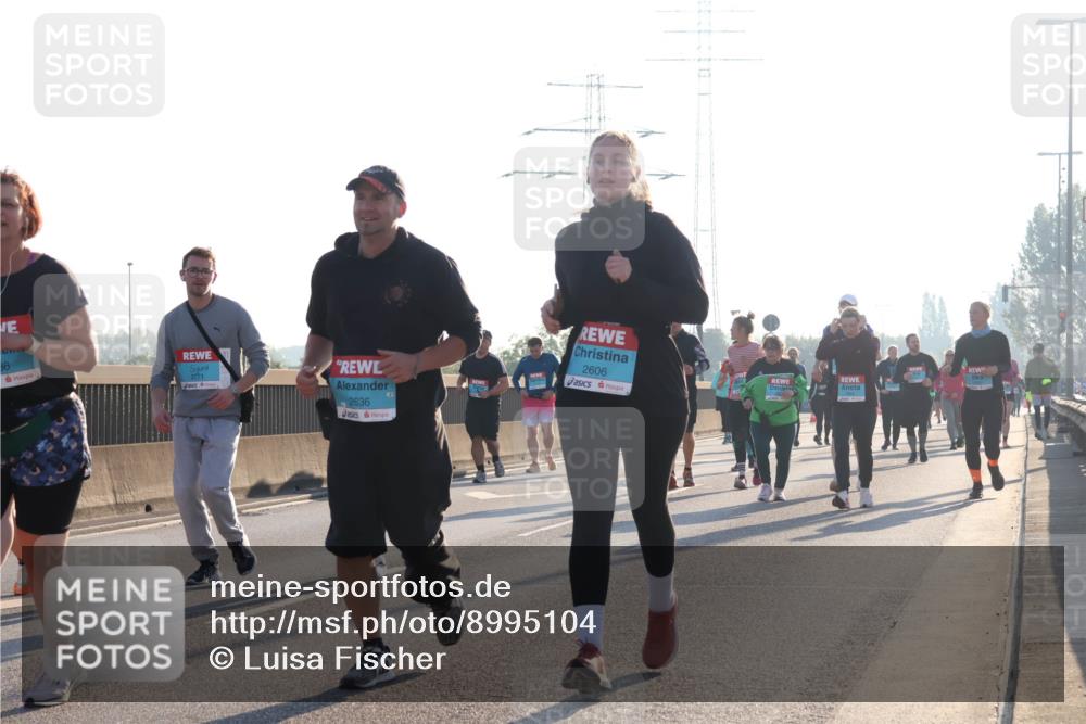03.10.2025 - Köhlbrandbrückenlauf Luisa Fischer http://msf.ph/oto/8995104 03.10.2025 10:25:02 Position 3 36, 3771, 2636, 2606 meine-sportfotos.de