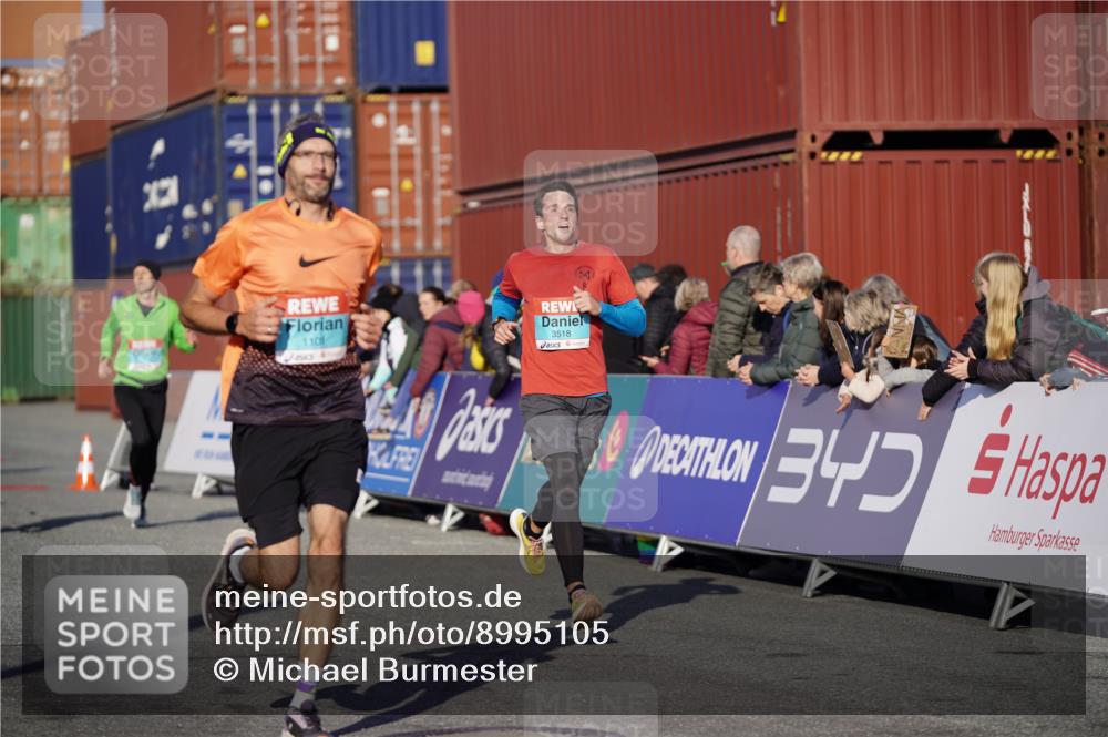 03.10.2025 - Köhlbrandbrückenlauf Michael Burmester http://msf.ph/oto/8995105 03.10.2025 09:57:15 Ziel 1010, 1101, 1180, 2708, 2760, 3518, 3705 meine-sportfotos.de