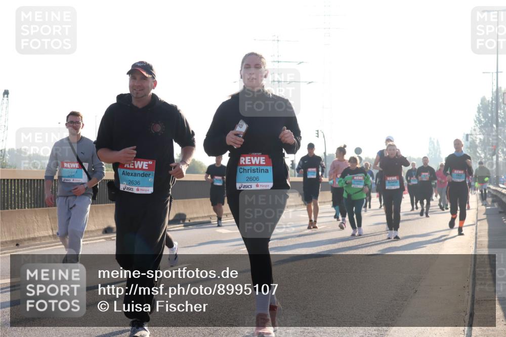 03.10.2025 - Köhlbrandbrückenlauf Luisa Fischer http://msf.ph/oto/8995107 03.10.2025 10:25:02 Position 3 3771, 2636, 2606 meine-sportfotos.de